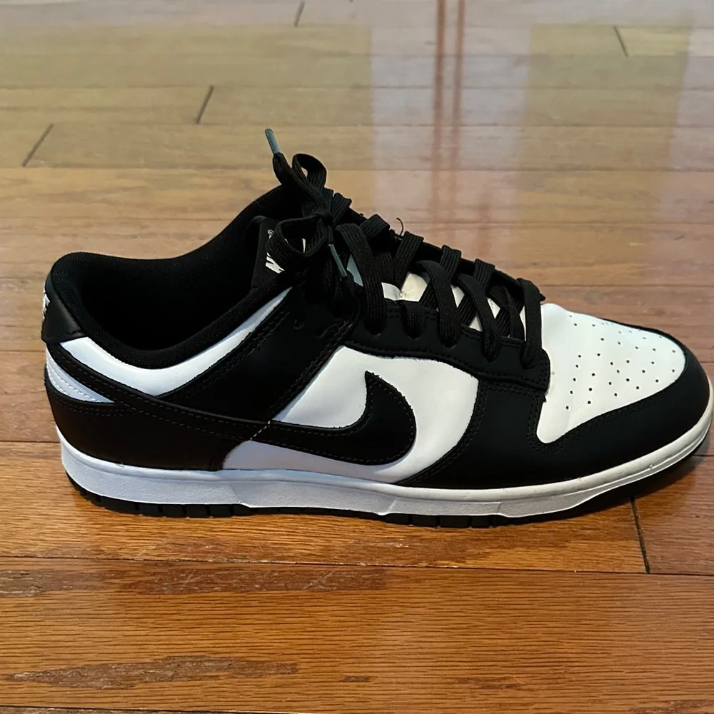Nike Men's Black and White Low-Top Sneakers - Picture 5 of 6
